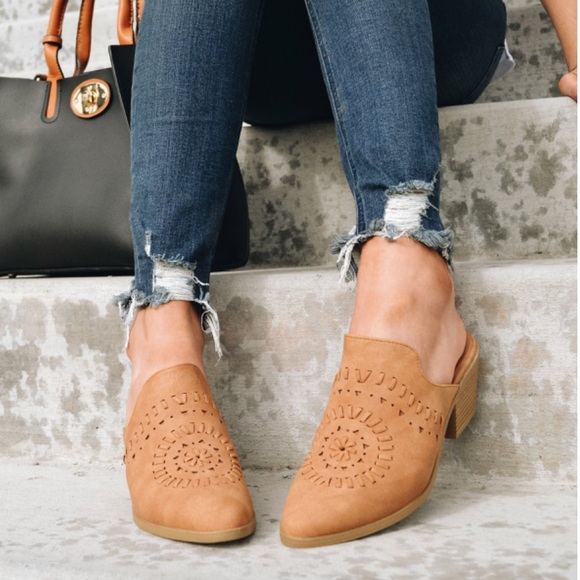 Camel Embroidered Western Style Everyday Mule - Picture 2 of 5